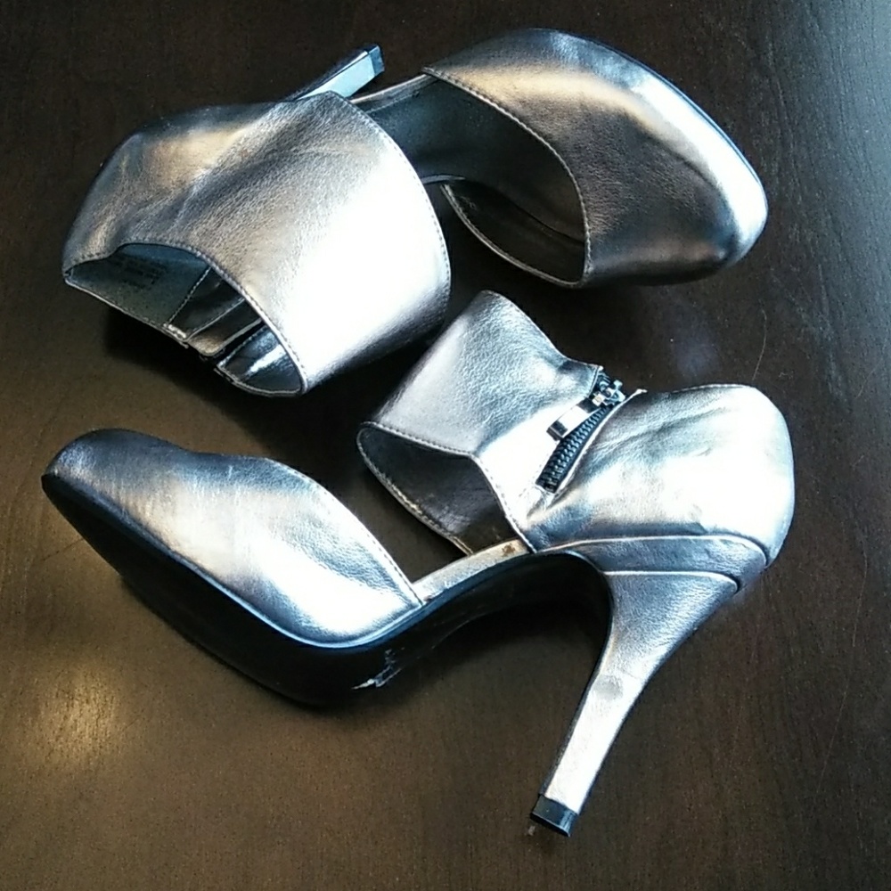 Steve Madden Silver Heels